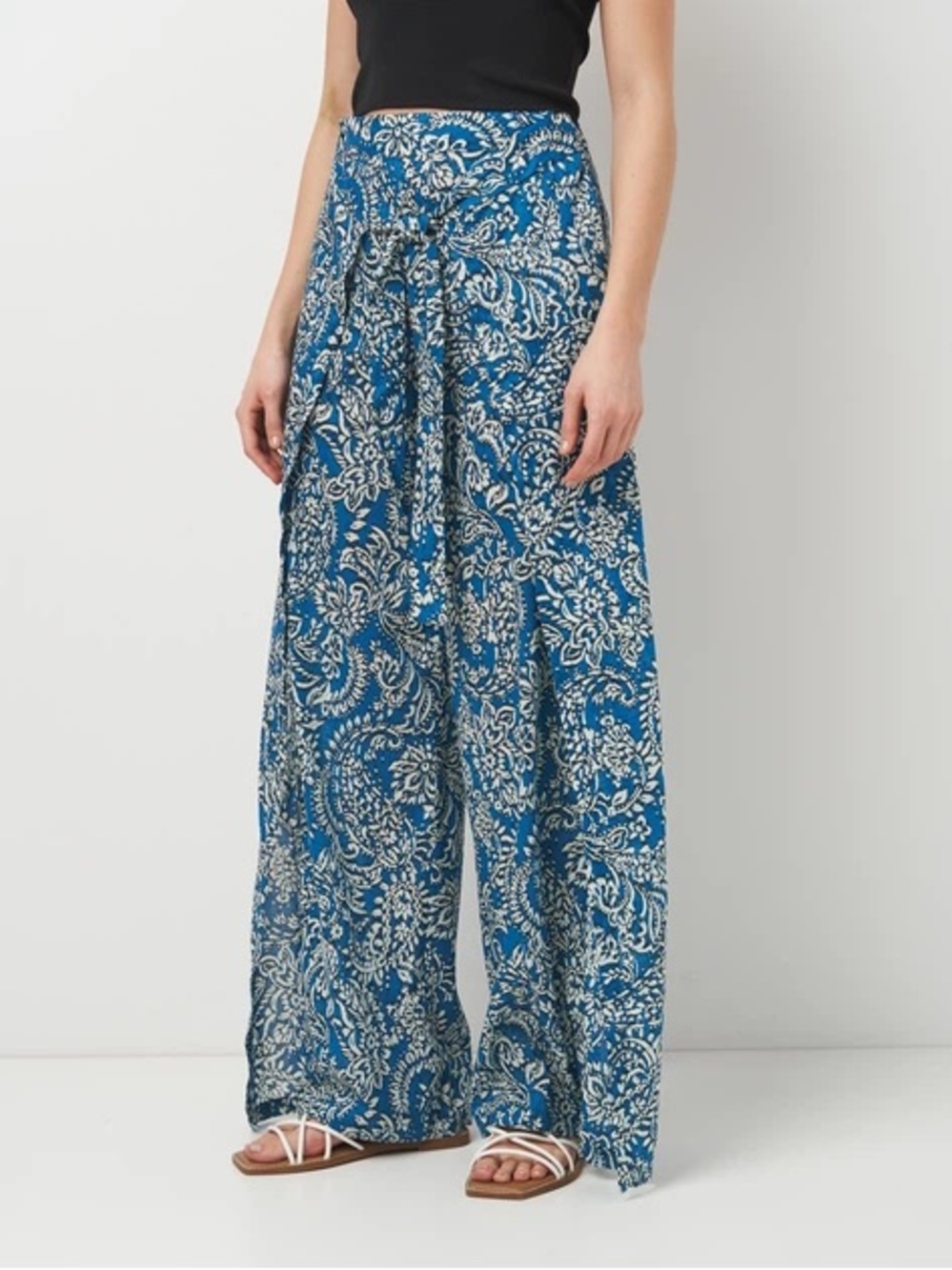 Zara wide leg blue and white print pants small